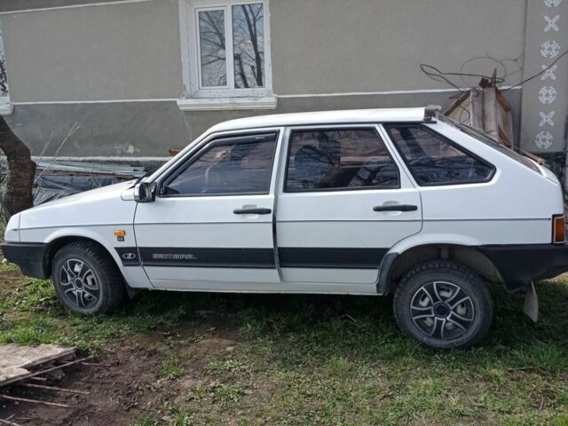 Белый ВАЗ 2109, объемом двигателя 1.3 л и пробегом 345 тыс. км за 1000 $, фото 1 на Automoto.ua
