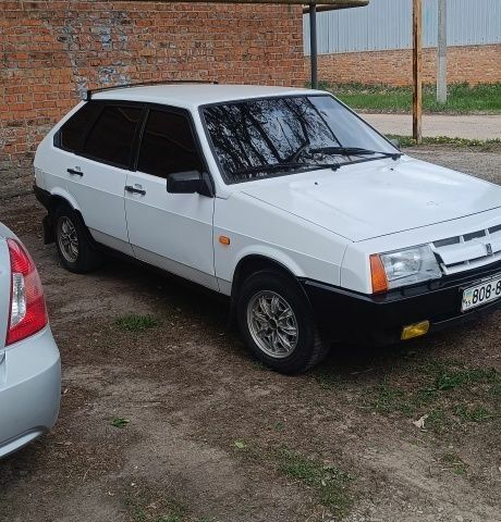 ВАЗ 2109 1992 в Сумах на Automoto.ua Белый ВАЗ 2109, объемом двигателя 0 л и пробегом 9 тыс. км за 384 $, фото 1 на Automoto.ua
