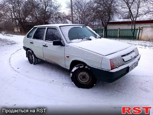 Белый ВАЗ 2109, объемом двигателя 1.3 л и пробегом 300 тыс. км за 1500 $, фото 1 на Automoto.ua