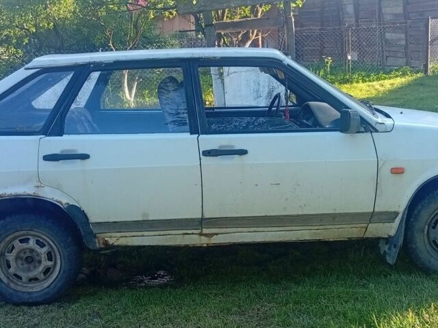 Белый ВАЗ 2109, объемом двигателя 1.3 л и пробегом 70 тыс. км за 450 $, фото 1 на Automoto.ua