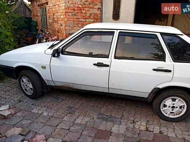Белый ВАЗ 2109, объемом двигателя 1.5 л и пробегом 185 тыс. км за 1150 $, фото 1 на Automoto.ua
