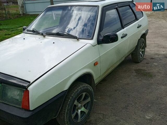 Белый ВАЗ 2109, объемом двигателя 1.5 л и пробегом 200 тыс. км за 1000 $, фото 1 на Automoto.ua
