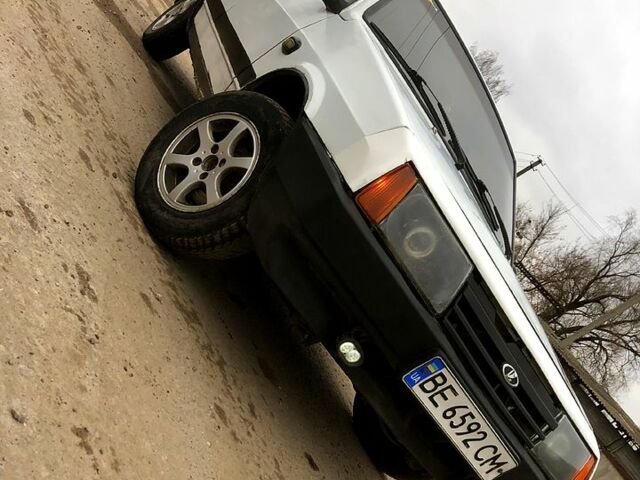 Белый ВАЗ 2109, объемом двигателя 1.3 л и пробегом 385 тыс. км за 1299 $, фото 1 на Automoto.ua