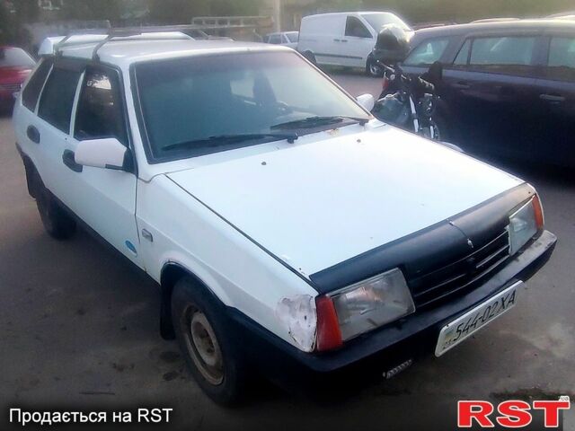 Белый ВАЗ 2109, объемом двигателя 1.3 л и пробегом 327 тыс. км за 500 $, фото 1 на Automoto.ua