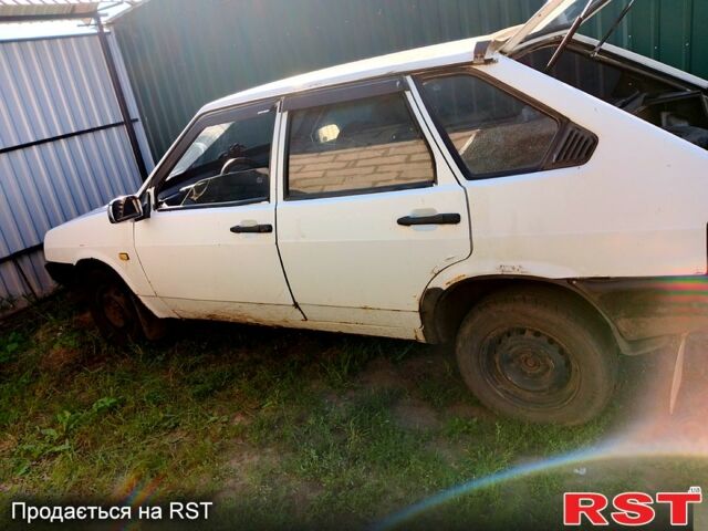 Белый ВАЗ 2109, объемом двигателя 1.3 л и пробегом 300 тыс. км за 600 $, фото 1 на Automoto.ua