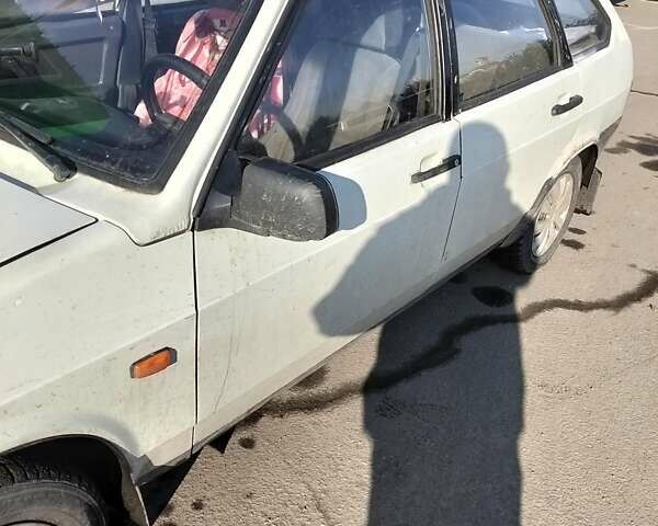 Белый ВАЗ 2109, объемом двигателя 1.29 л и пробегом 300 тыс. км за 900 $, фото 1 на Automoto.ua