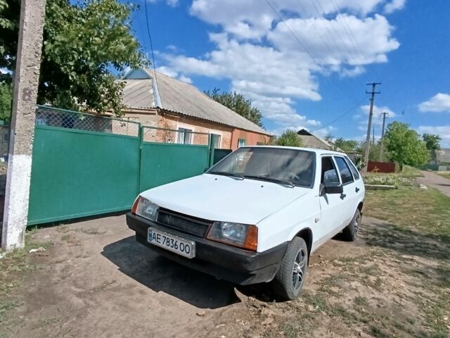 Белый ВАЗ 2109, объемом двигателя 1.3 л и пробегом 412 тыс. км за 1200 $, фото 1 на Automoto.ua