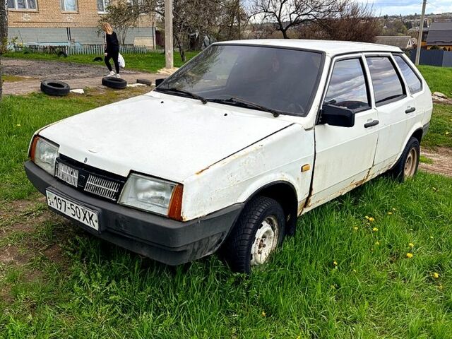 Белый ВАЗ 2109, объемом двигателя 1.5 л и пробегом 186 тыс. км за 450 $, фото 1 на Automoto.ua