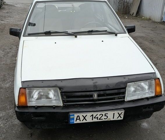 Белый ВАЗ 2109, объемом двигателя 1.5 л и пробегом 300 тыс. км за 1350 $, фото 1 на Automoto.ua