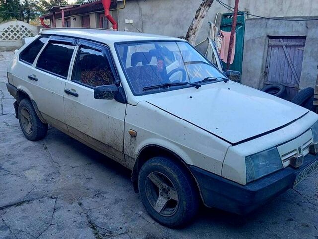 Белый ВАЗ 2109, объемом двигателя 1.5 л и пробегом 205 тыс. км за 950 $, фото 1 на Automoto.ua