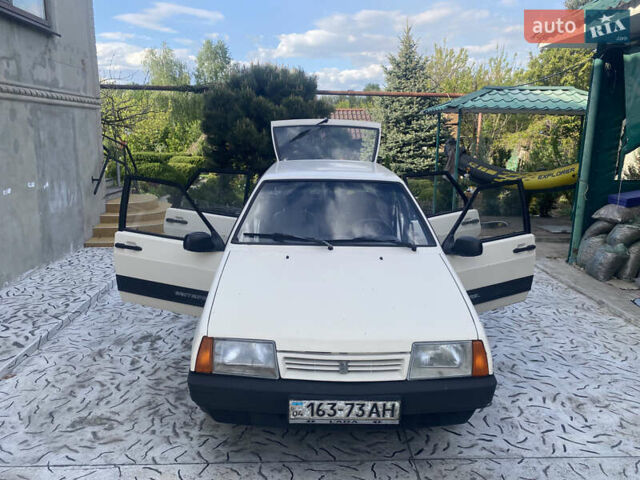 Белый ВАЗ 2109, объемом двигателя 1.3 л и пробегом 260 тыс. км за 1300 $, фото 1 на Automoto.ua