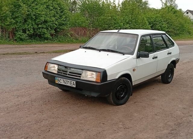 Белый ВАЗ 2109, объемом двигателя 1.5 л и пробегом 330 тыс. км за 427 $, фото 1 на Automoto.ua