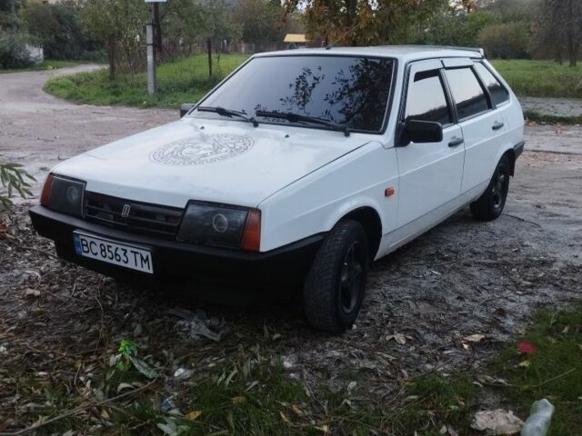 Белый ВАЗ 2109, объемом двигателя 1.3 л и пробегом 300 тыс. км за 1100 $, фото 1 на Automoto.ua