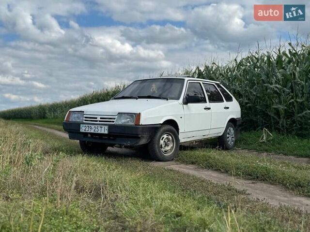 Белый ВАЗ 2109, объемом двигателя 1.3 л и пробегом 200 тыс. км за 900 $, фото 1 на Automoto.ua