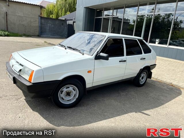 Белый ВАЗ 2109, объемом двигателя 1.5 л и пробегом 133 тыс. км за 2000 $, фото 1 на Automoto.ua
