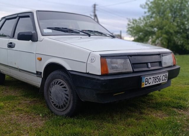 Белый ВАЗ 2109, объемом двигателя 1 л и пробегом 234 тыс. км за 850 $, фото 1 на Automoto.ua