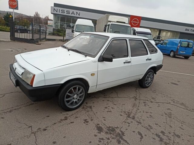 Белый ВАЗ 2109, объемом двигателя 1.3 л и пробегом 250 тыс. км за 1000 $, фото 1 на Automoto.ua