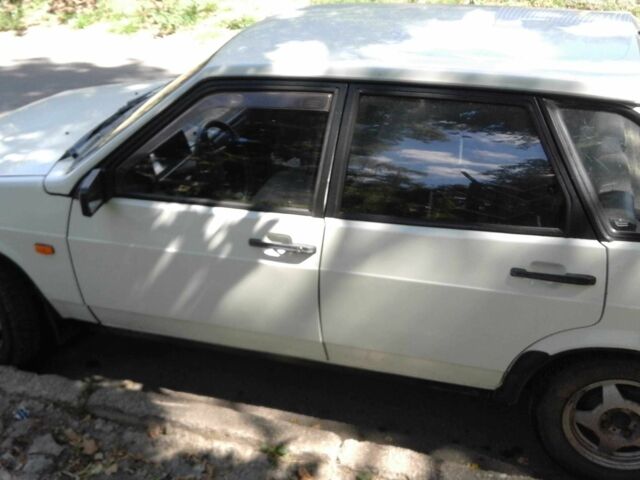 Белый ВАЗ 2109, объемом двигателя 1.5 л и пробегом 220 тыс. км за 1196 $, фото 1 на Automoto.ua