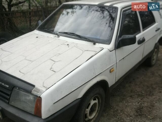 Белый ВАЗ 2109, объемом двигателя 1.5 л и пробегом 300 тыс. км за 500 $, фото 1 на Automoto.ua