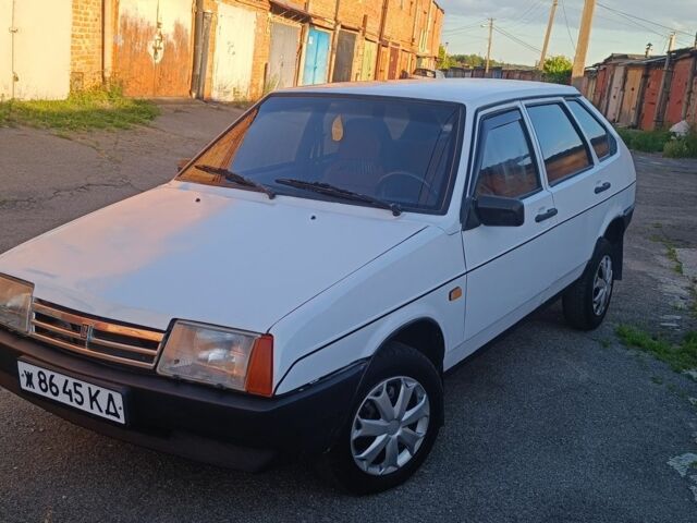 Белый ВАЗ 2109, объемом двигателя 1.5 л и пробегом 150 тыс. км за 750 $, фото 1 на Automoto.ua