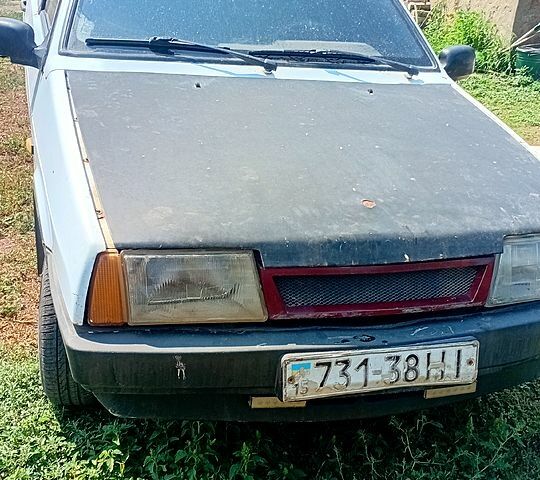 Белый ВАЗ 2109, объемом двигателя 1.5 л и пробегом 300 тыс. км за 750 $, фото 1 на Automoto.ua