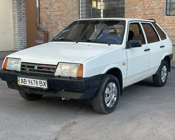 Белый ВАЗ 2109, объемом двигателя 1.3 л и пробегом 150 тыс. км за 700 $, фото 1 на Automoto.ua