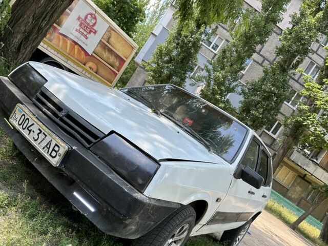 Белый ВАЗ 2109, объемом двигателя 1.5 л и пробегом 150 тыс. км за 700 $, фото 1 на Automoto.ua