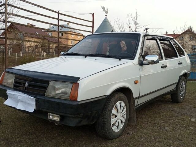 Белый ВАЗ 2109, объемом двигателя 1.5 л и пробегом 100 тыс. км за 1000 $, фото 1 на Automoto.ua