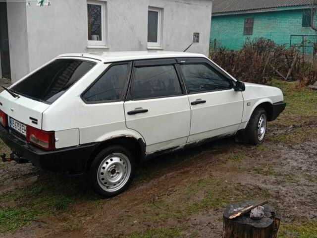 Белый ВАЗ 2109, объемом двигателя 1.5 л и пробегом 200 тыс. км за 650 $, фото 1 на Automoto.ua