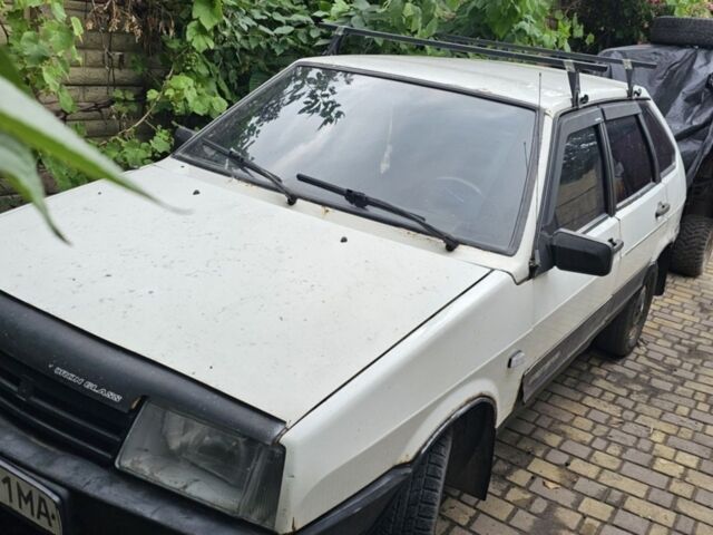 Белый ВАЗ 2109, объемом двигателя 1.5 л и пробегом 220 тыс. км за 700 $, фото 1 на Automoto.ua