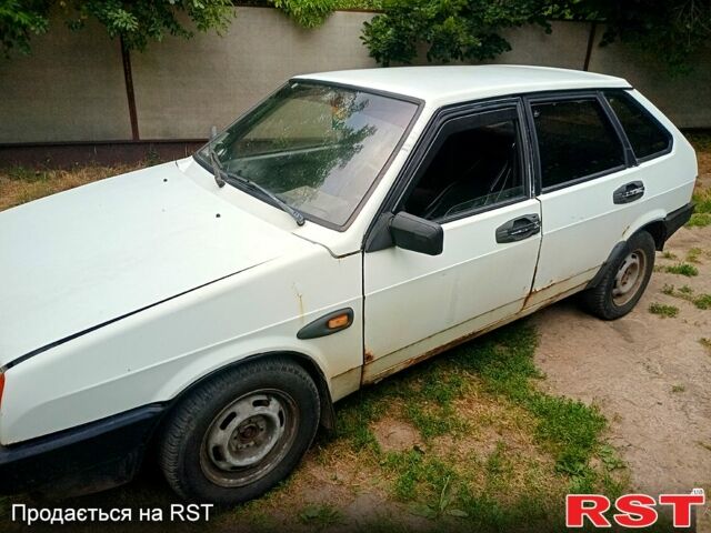 Белый ВАЗ 2109, объемом двигателя 1.5 л и пробегом 130 тыс. км за 700 $, фото 1 на Automoto.ua