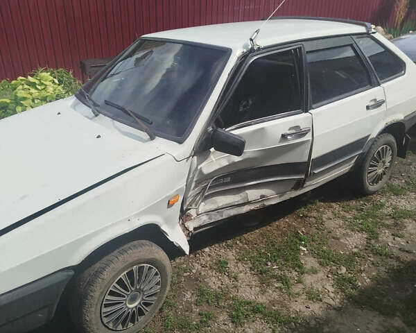 Белый ВАЗ 2109, объемом двигателя 1.5 л и пробегом 190 тыс. км за 500 $, фото 1 на Automoto.ua