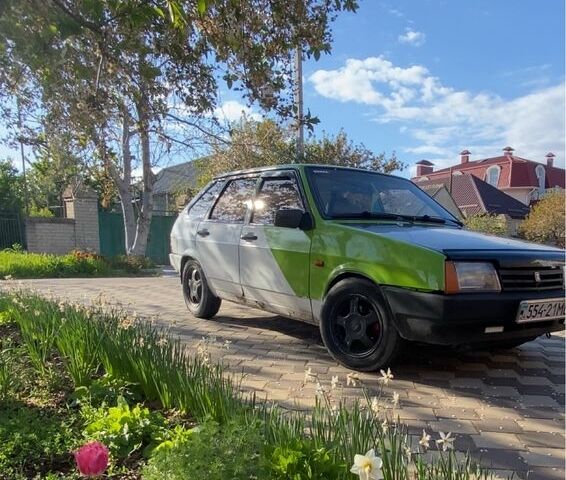 Белый ВАЗ 2109, объемом двигателя 1.5 л и пробегом 32 тыс. км за 500 $, фото 1 на Automoto.ua