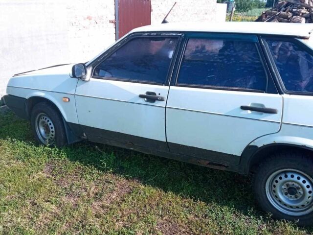 Белый ВАЗ 2109, объемом двигателя 1.5 л и пробегом 300 тыс. км за 400 $, фото 1 на Automoto.ua