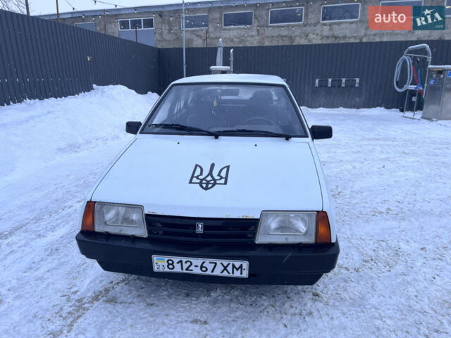 Белый ВАЗ 2109, объемом двигателя 1.5 л и пробегом 206 тыс. км за 1000 $, фото 1 на Automoto.ua