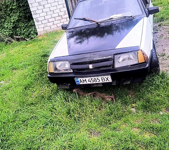 Белый ВАЗ 2109, объемом двигателя 1.5 л и пробегом 200 тыс. км за 400 $, фото 1 на Automoto.ua