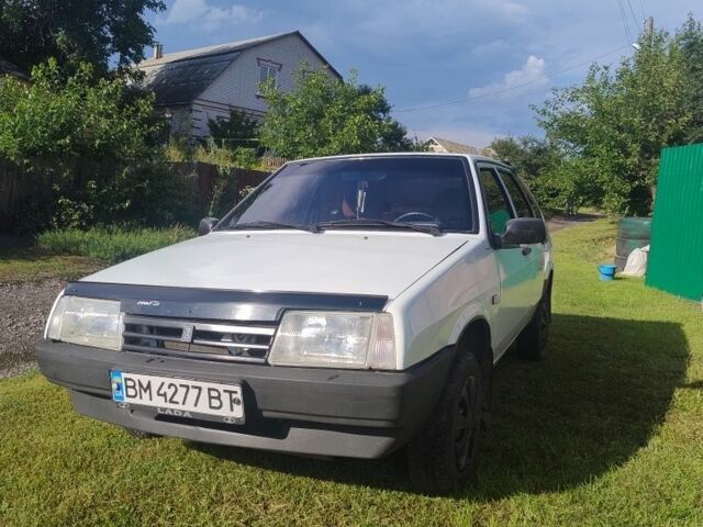 Белый ВАЗ 2109, объемом двигателя 1.5 л и пробегом 300 тыс. км за 1800 $, фото 1 на Automoto.ua