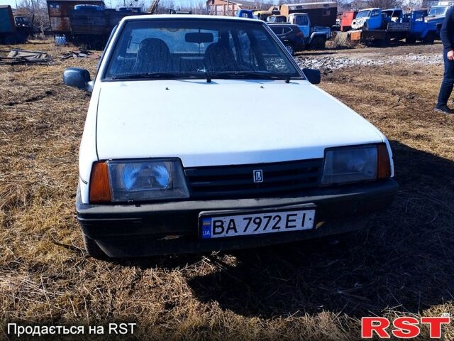 Белый ВАЗ 2109, объемом двигателя 1.5 л и пробегом 220 тыс. км за 1200 $, фото 1 на Automoto.ua