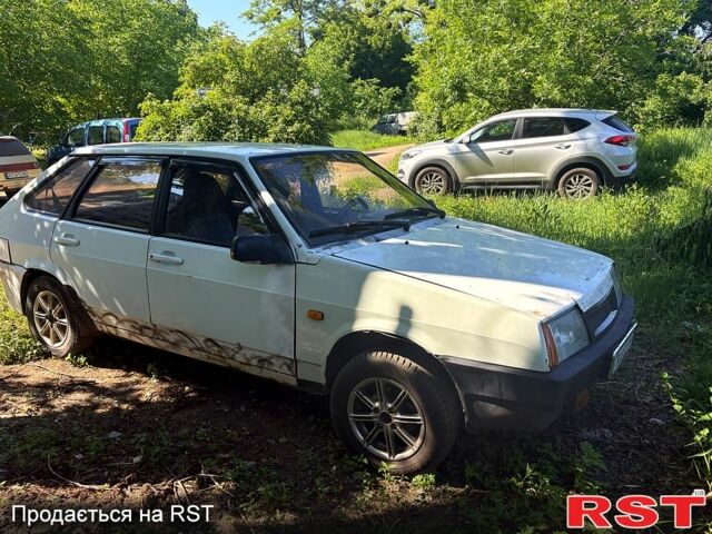 Белый ВАЗ 2109, объемом двигателя 1.5 л и пробегом 165 тыс. км за 700 $, фото 1 на Automoto.ua