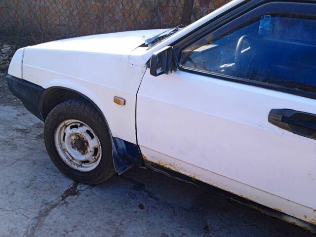 Белый ВАЗ 2109, объемом двигателя 0 л и пробегом 400 тыс. км за 671 $, фото 1 на Automoto.ua