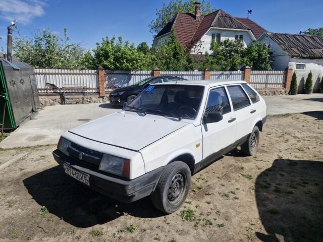 Белый ВАЗ 2109, объемом двигателя 2 л и пробегом 321 тыс. км за 499 $, фото 1 на Automoto.ua