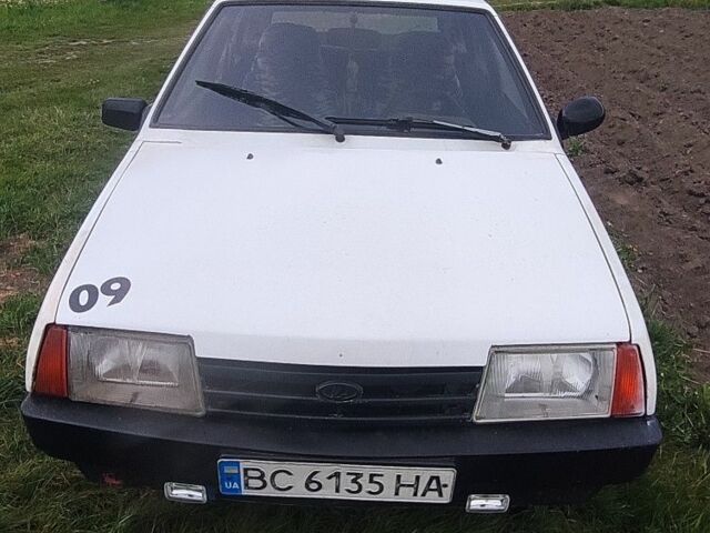 Белый ВАЗ 2109, объемом двигателя 1.5 л и пробегом 200 тыс. км за 750 $, фото 1 на Automoto.ua