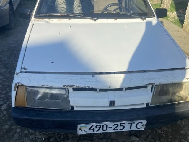 Белый ВАЗ 2109, объемом двигателя 1.3 л и пробегом 389 тыс. км за 300 $, фото 1 на Automoto.ua
