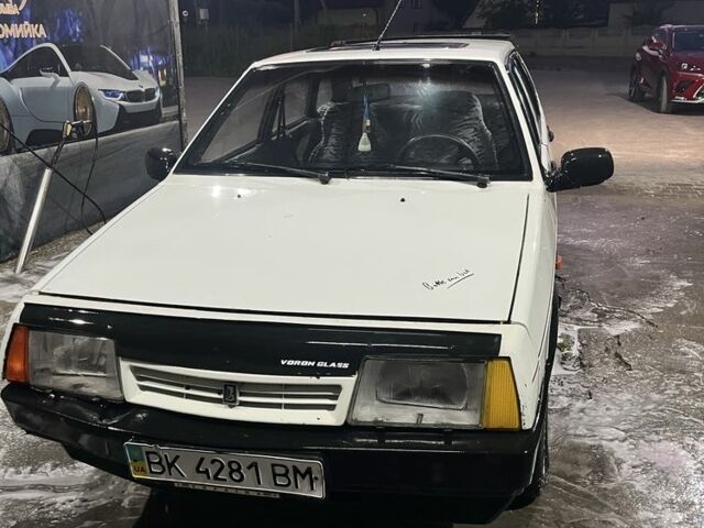 Белый ВАЗ 2109, объемом двигателя 1.3 л и пробегом 300 тыс. км за 399 $, фото 1 на Automoto.ua