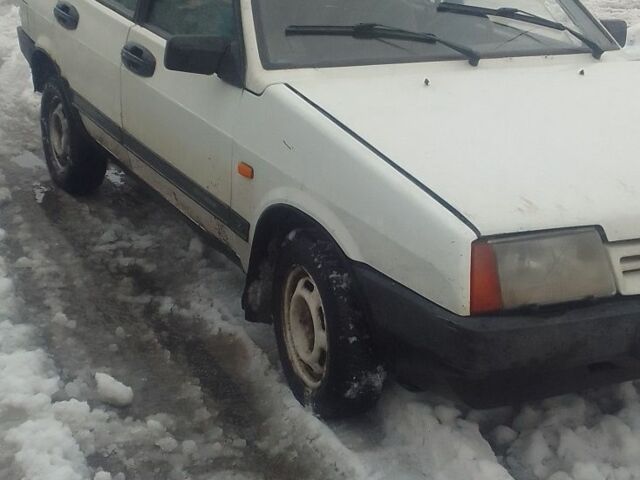 Белый ВАЗ 2109, объемом двигателя 1.5 л и пробегом 250 тыс. км за 697 $, фото 1 на Automoto.ua