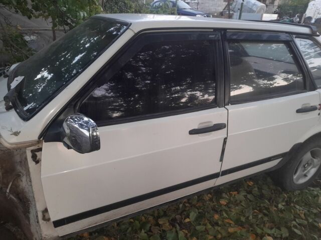 Белый ВАЗ 2109, объемом двигателя 0 л и пробегом 100 тыс. км за 500 $, фото 1 на Automoto.ua