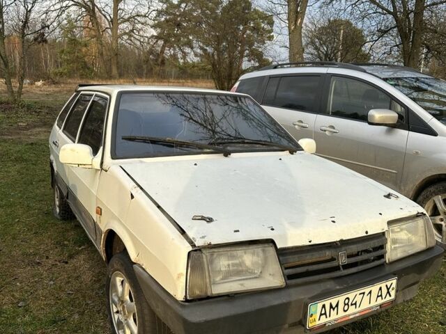 Белый ВАЗ 2109, объемом двигателя 1.5 л и пробегом 200 тыс. км за 300 $, фото 1 на Automoto.ua
