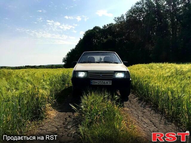 Бежевий ВАЗ 2109, об'ємом двигуна 1.5 л та пробігом 300 тис. км за 800 $, фото 1 на Automoto.ua