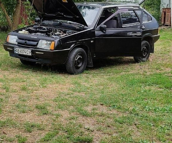 Черный ВАЗ 2109, объемом двигателя 1.5 л и пробегом 300 тыс. км за 301 $, фото 1 на Automoto.ua