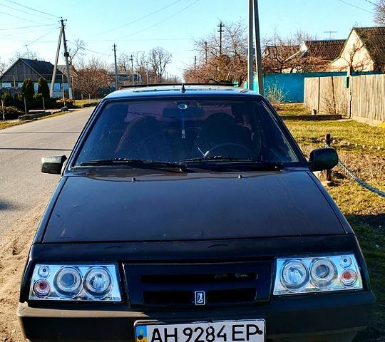 Черный ВАЗ 2109, объемом двигателя 1.5 л и пробегом 200 тыс. км за 1000 $, фото 1 на Automoto.ua